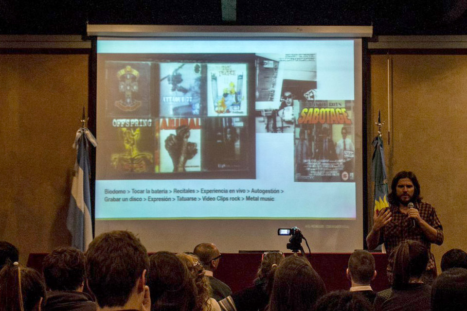 Presentación de la charla "Diseñá tu historia" en la Universidad del Este de La Plata. (2015)