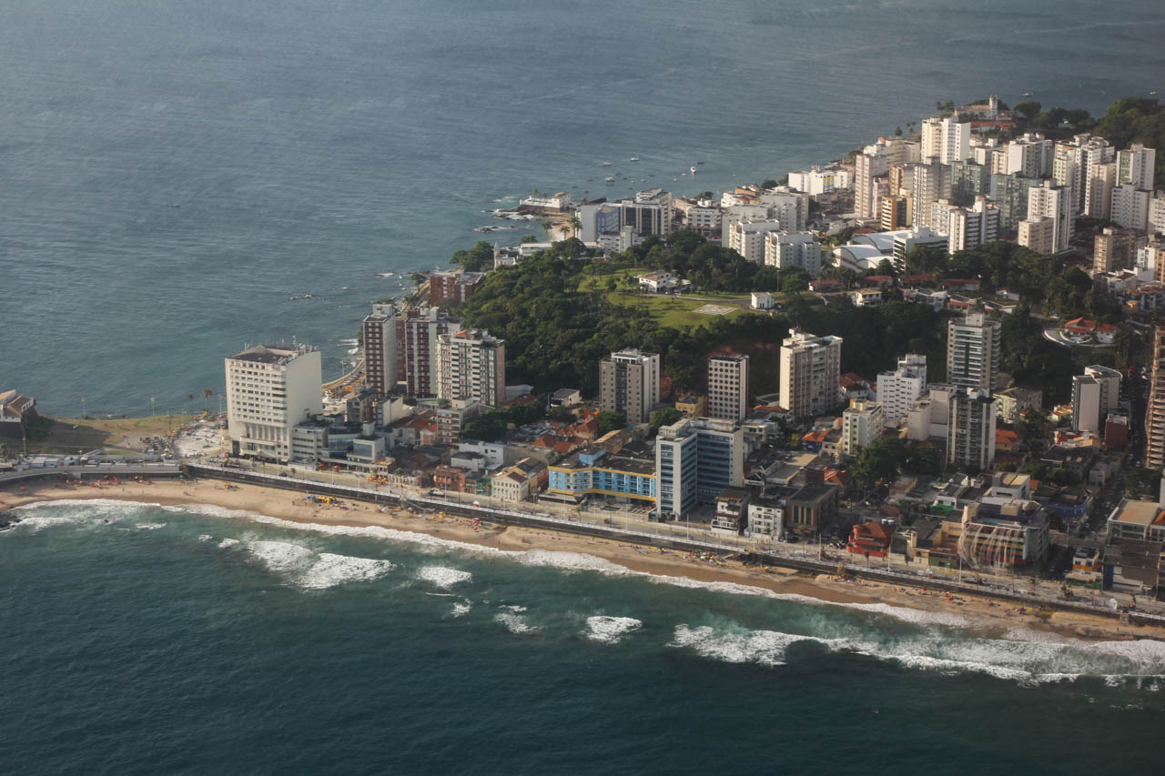 Vista aérea de la costa de la ciudad de Salvador de Bahía.